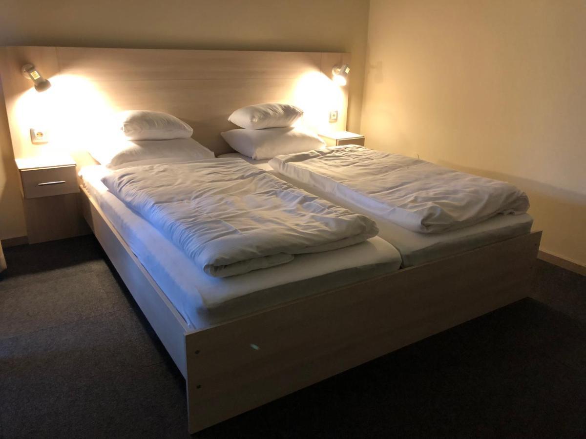 Grantek Ueduelohaz Hotell Balatonlelle Eksteriør bilde