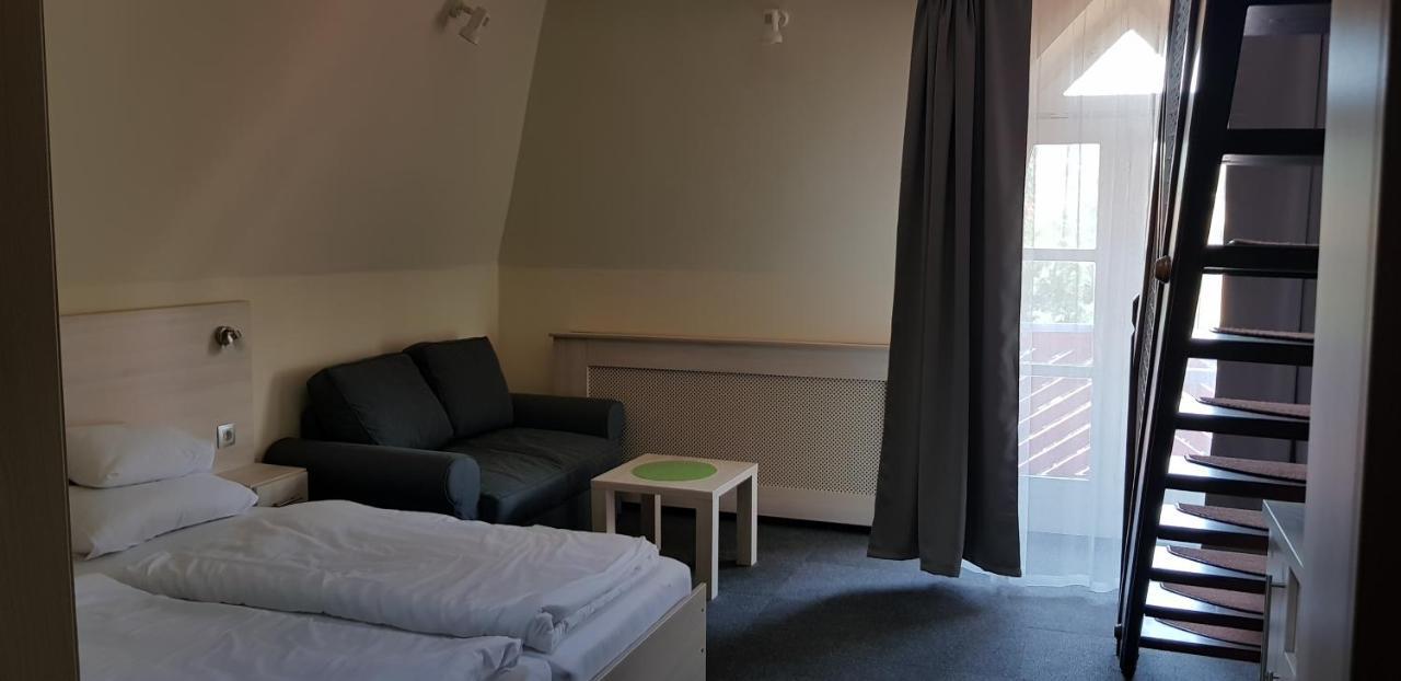 Grantek Ueduelohaz Hotell Balatonlelle Eksteriør bilde