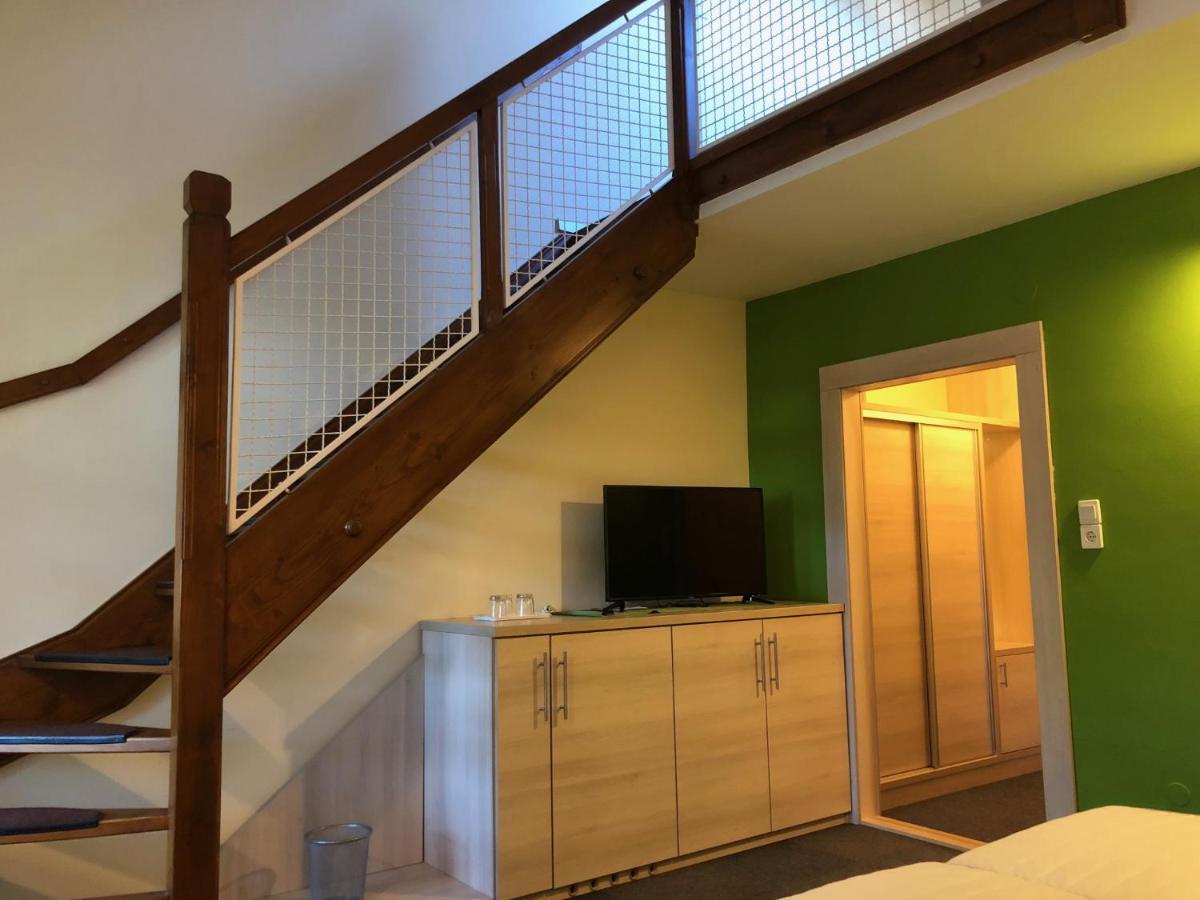 Grantek Ueduelohaz Hotell Balatonlelle Eksteriør bilde
