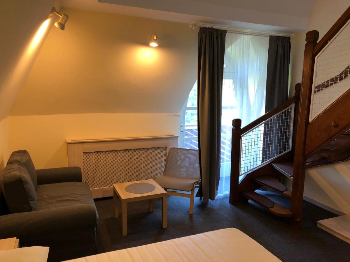 Grantek Ueduelohaz Hotell Balatonlelle Eksteriør bilde